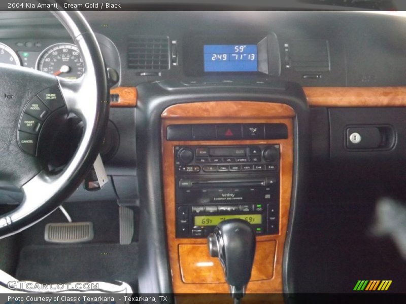 Cream Gold / Black 2004 Kia Amanti