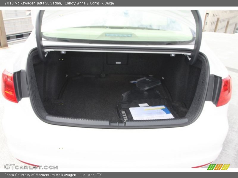 Candy White / Cornsilk Beige 2013 Volkswagen Jetta SE Sedan