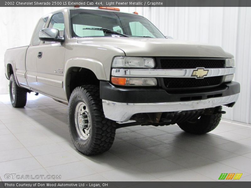 Front 3/4 View of 2002 Silverado 2500 LS Extended Cab 4x4