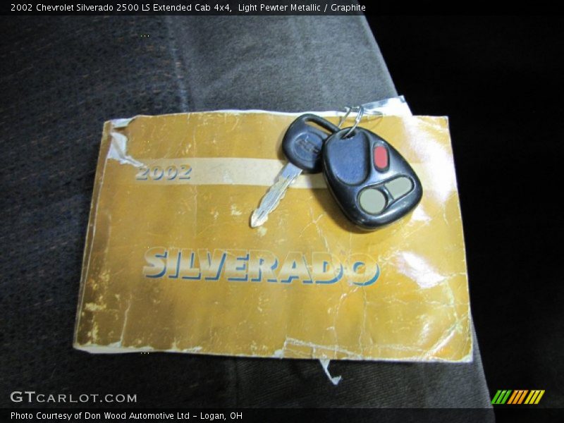 Keys of 2002 Silverado 2500 LS Extended Cab 4x4