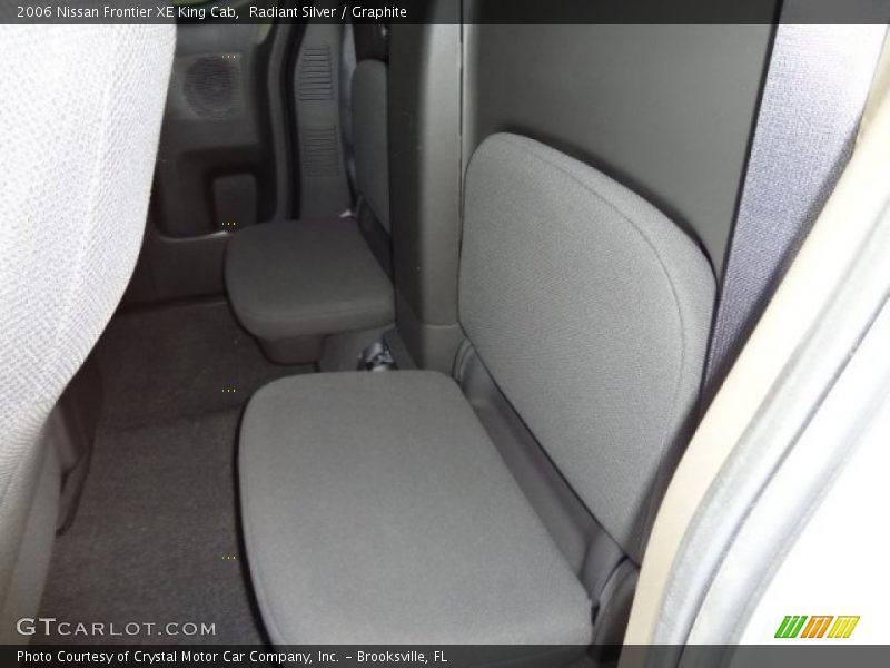 Radiant Silver / Graphite 2006 Nissan Frontier XE King Cab