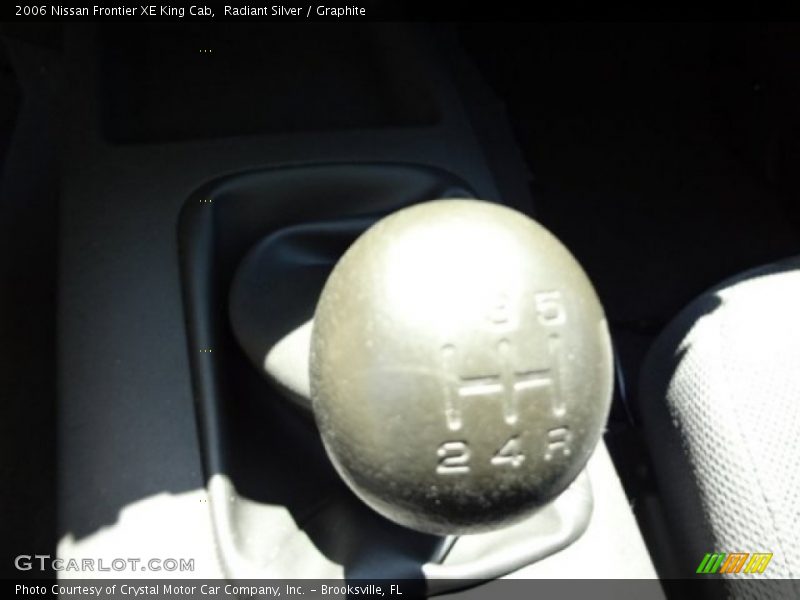 Radiant Silver / Graphite 2006 Nissan Frontier XE King Cab