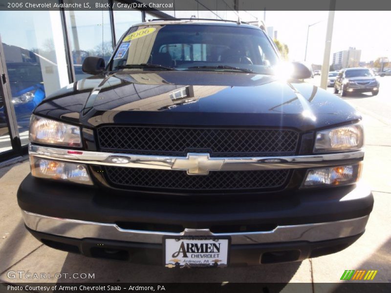 Black / Gray/Dark Charcoal 2006 Chevrolet Avalanche LS