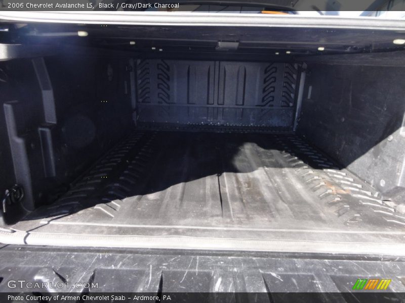 Black / Gray/Dark Charcoal 2006 Chevrolet Avalanche LS