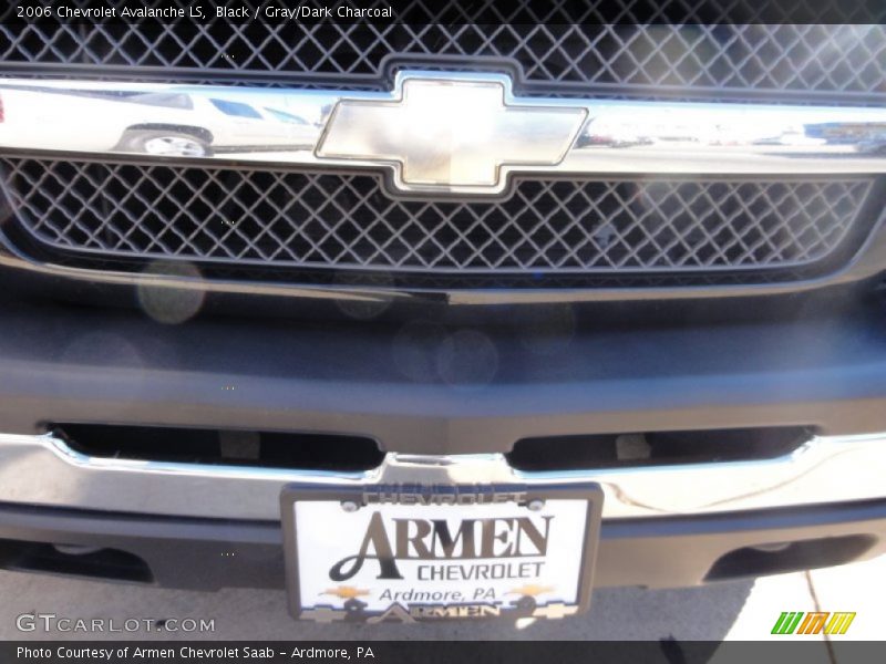 Black / Gray/Dark Charcoal 2006 Chevrolet Avalanche LS