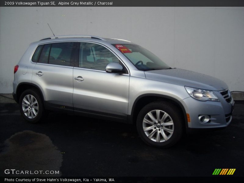 Alpine Grey Metallic / Charcoal 2009 Volkswagen Tiguan SE