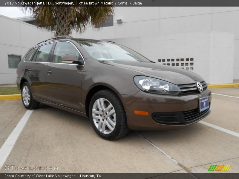 Front 3/4 View of 2013 Jetta TDI SportWagen