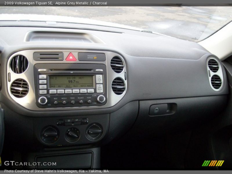 Alpine Grey Metallic / Charcoal 2009 Volkswagen Tiguan SE
