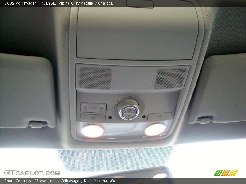 Alpine Grey Metallic / Charcoal 2009 Volkswagen Tiguan SE