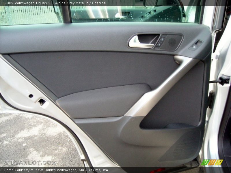 Alpine Grey Metallic / Charcoal 2009 Volkswagen Tiguan SE