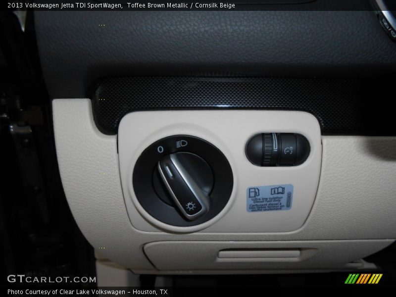 Controls of 2013 Jetta TDI SportWagen
