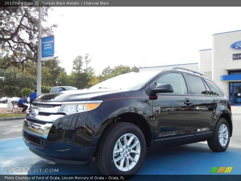 Tuxedo Black Metallic / Charcoal Black 2013 Ford Edge SE