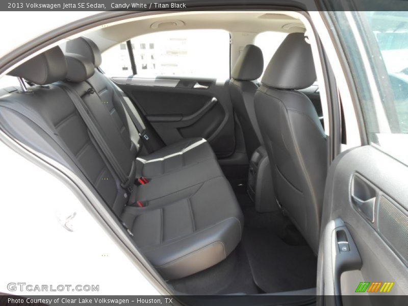 Candy White / Titan Black 2013 Volkswagen Jetta SE Sedan