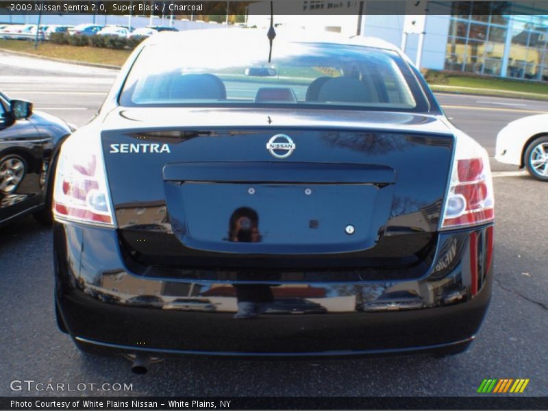 Super Black / Charcoal 2009 Nissan Sentra 2.0