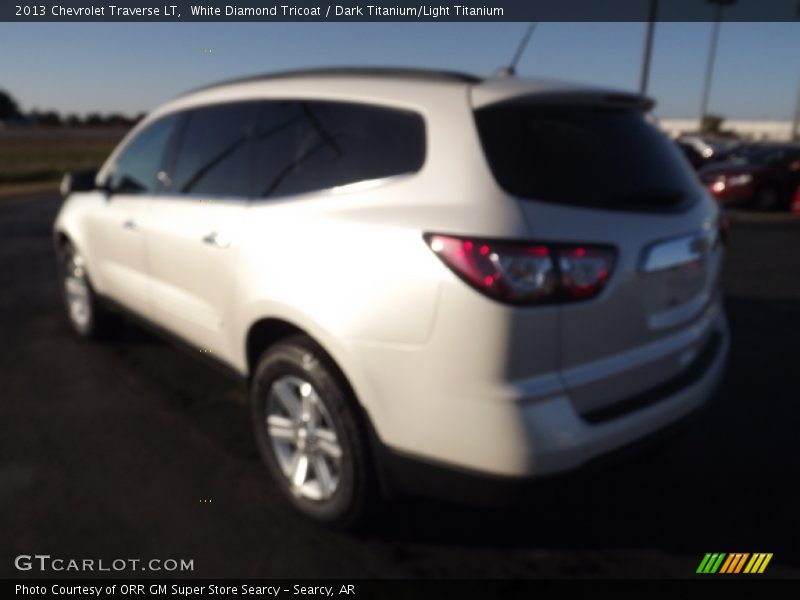 White Diamond Tricoat / Dark Titanium/Light Titanium 2013 Chevrolet Traverse LT