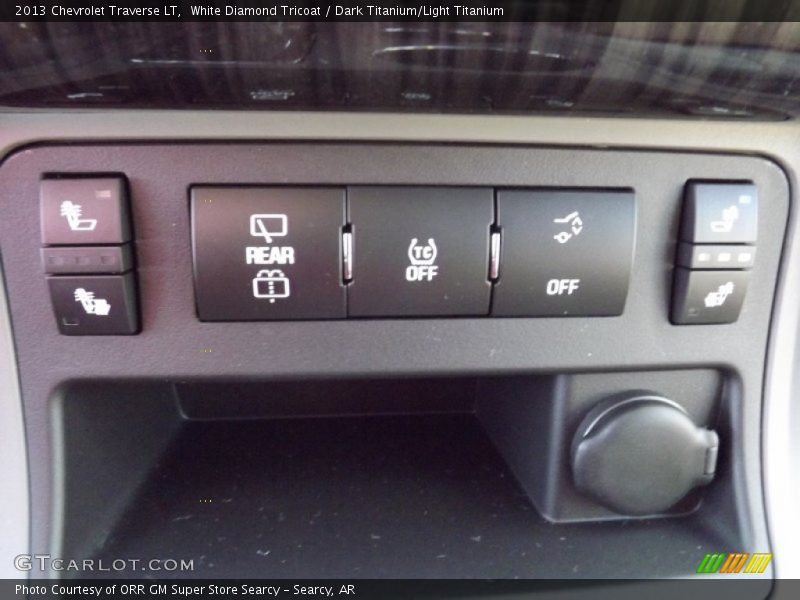White Diamond Tricoat / Dark Titanium/Light Titanium 2013 Chevrolet Traverse LT