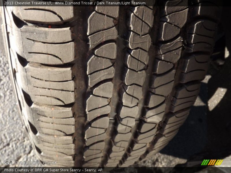 White Diamond Tricoat / Dark Titanium/Light Titanium 2013 Chevrolet Traverse LT
