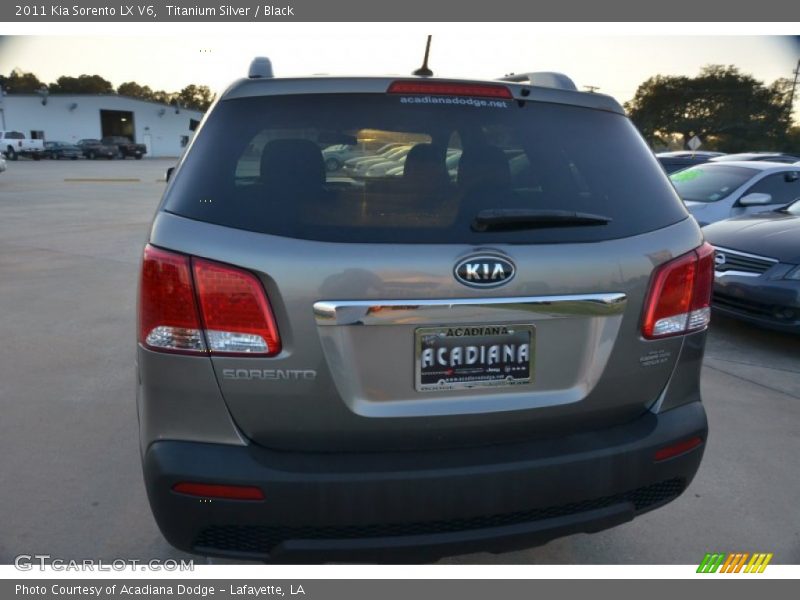 Titanium Silver / Black 2011 Kia Sorento LX V6
