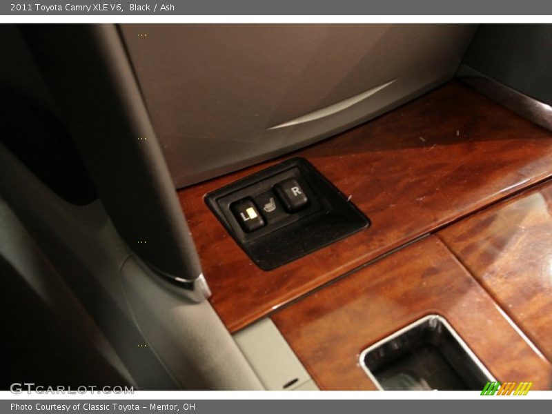 Black / Ash 2011 Toyota Camry XLE V6