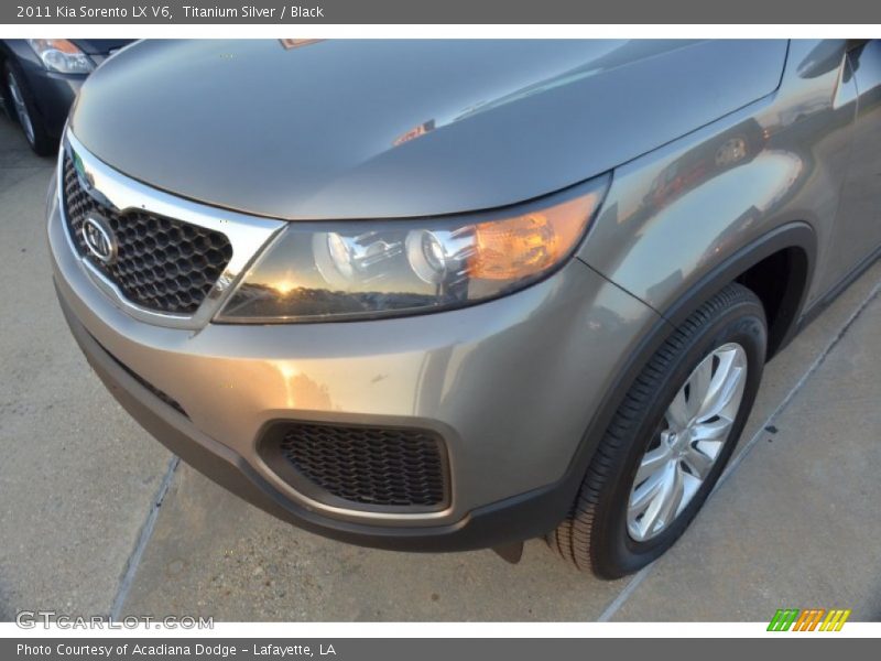 Titanium Silver / Black 2011 Kia Sorento LX V6