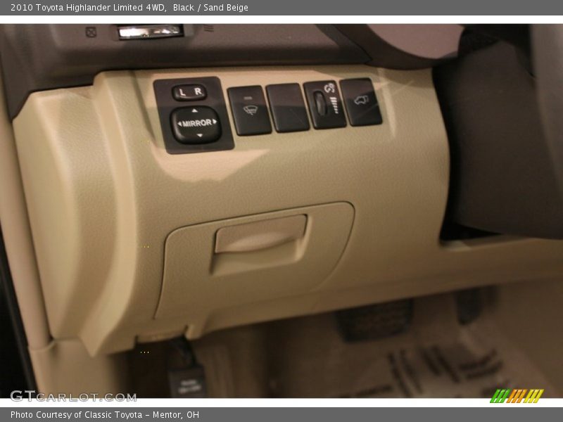 Black / Sand Beige 2010 Toyota Highlander Limited 4WD