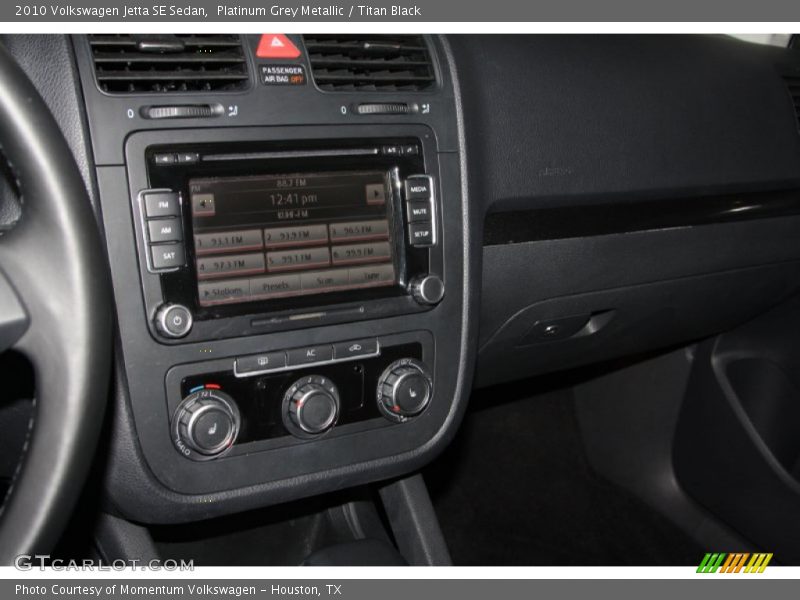 Platinum Grey Metallic / Titan Black 2010 Volkswagen Jetta SE Sedan