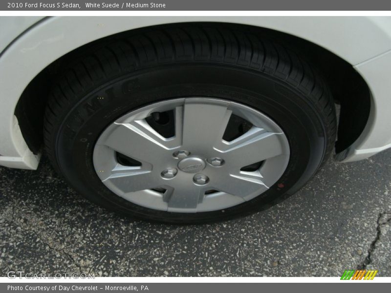 White Suede / Medium Stone 2010 Ford Focus S Sedan