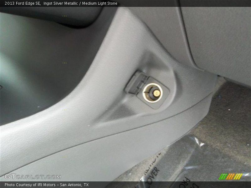 Ingot Silver Metallic / Medium Light Stone 2013 Ford Edge SE