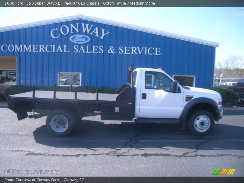 Oxford White / Medium Stone 2008 Ford F550 Super Duty XLT Regular Cab Chassis