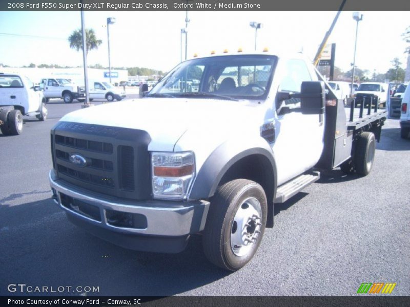 Oxford White / Medium Stone 2008 Ford F550 Super Duty XLT Regular Cab Chassis