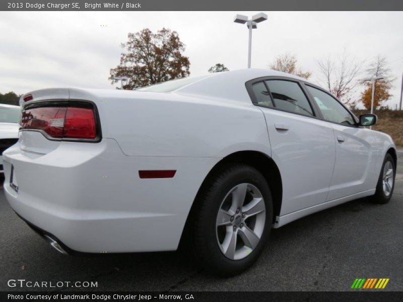 Bright White / Black 2013 Dodge Charger SE
