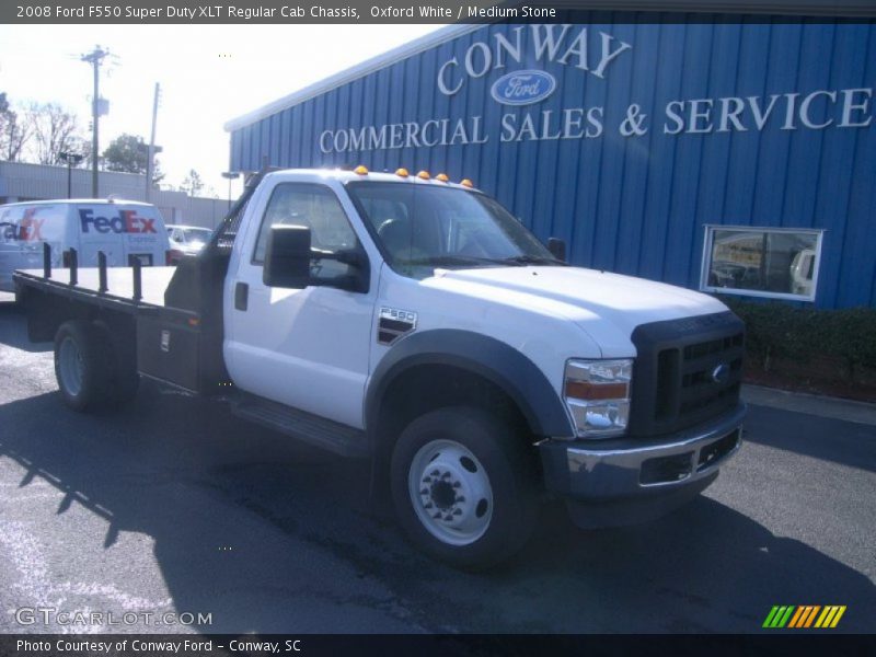 Oxford White / Medium Stone 2008 Ford F550 Super Duty XLT Regular Cab Chassis