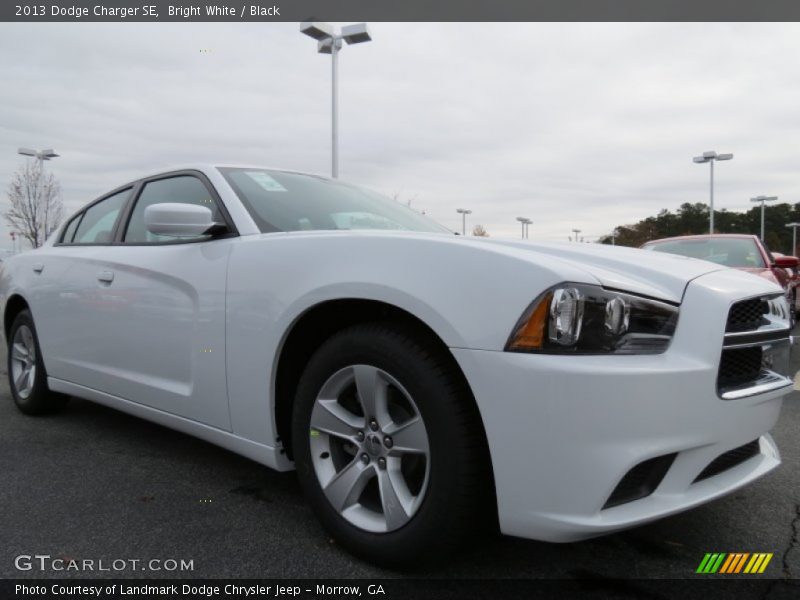 Bright White / Black 2013 Dodge Charger SE