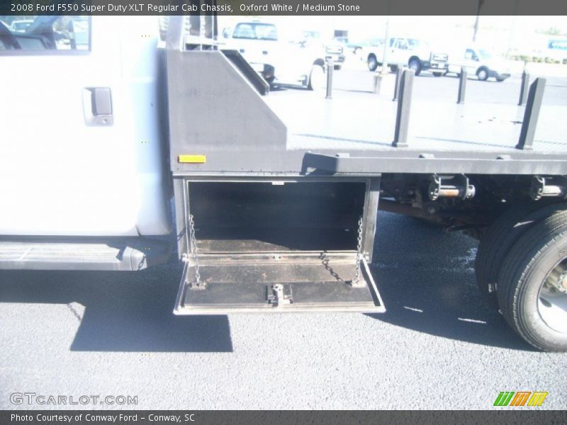 Oxford White / Medium Stone 2008 Ford F550 Super Duty XLT Regular Cab Chassis