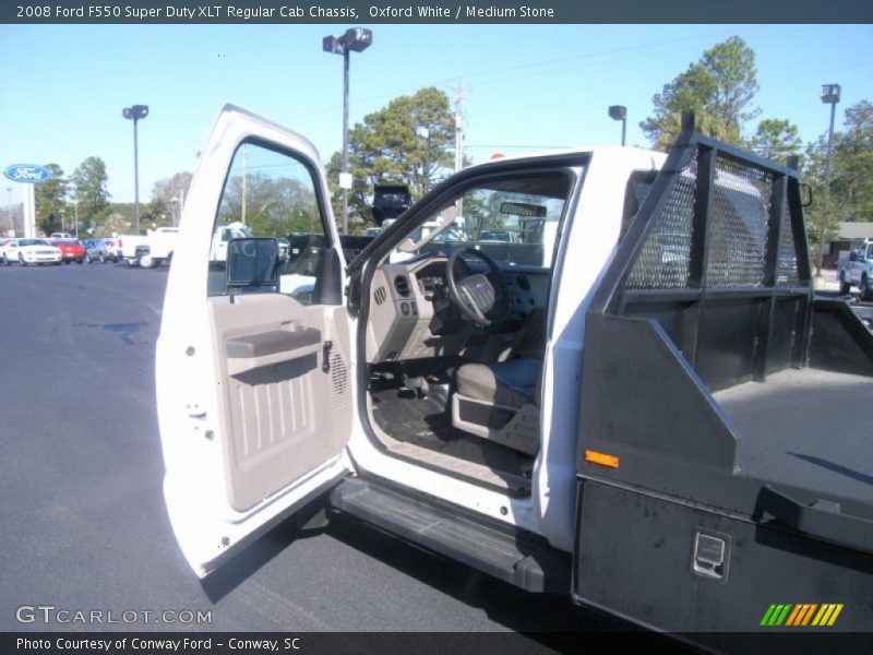 Oxford White / Medium Stone 2008 Ford F550 Super Duty XLT Regular Cab Chassis