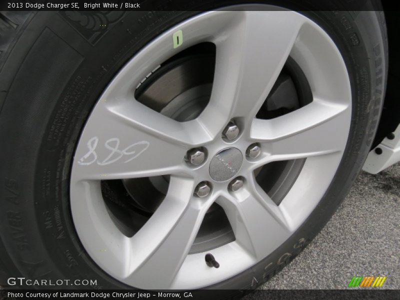 Bright White / Black 2013 Dodge Charger SE