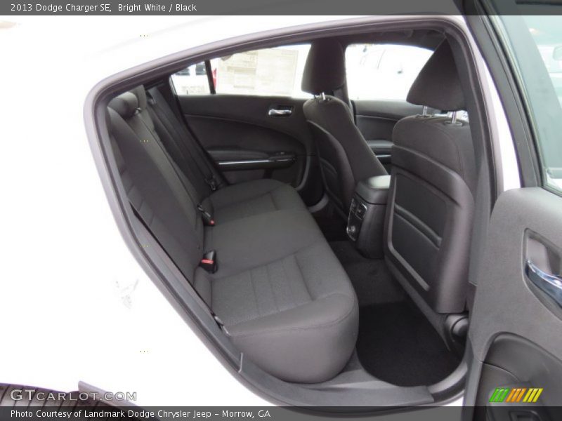 Bright White / Black 2013 Dodge Charger SE