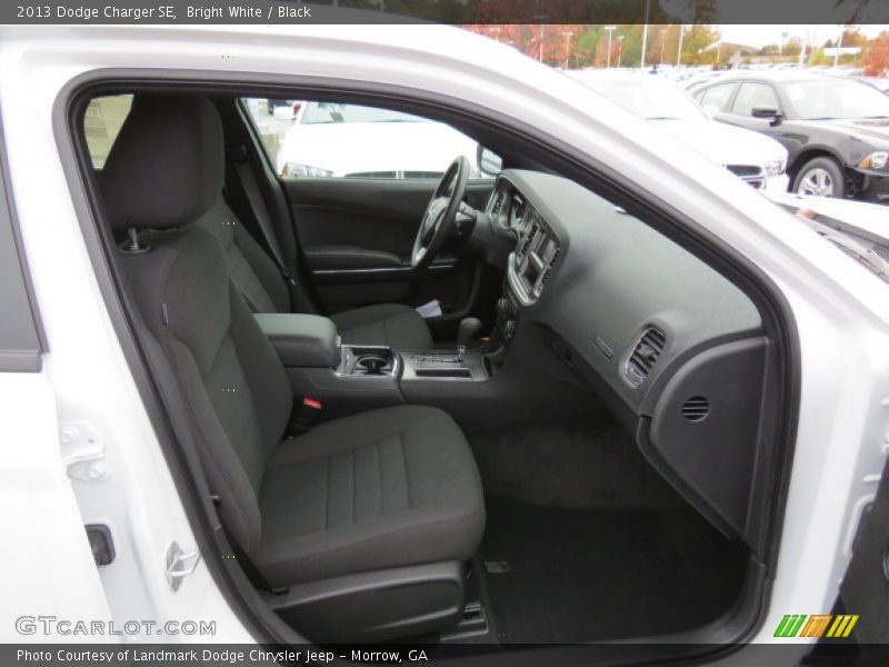 Bright White / Black 2013 Dodge Charger SE