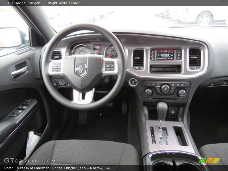 Bright White / Black 2013 Dodge Charger SE