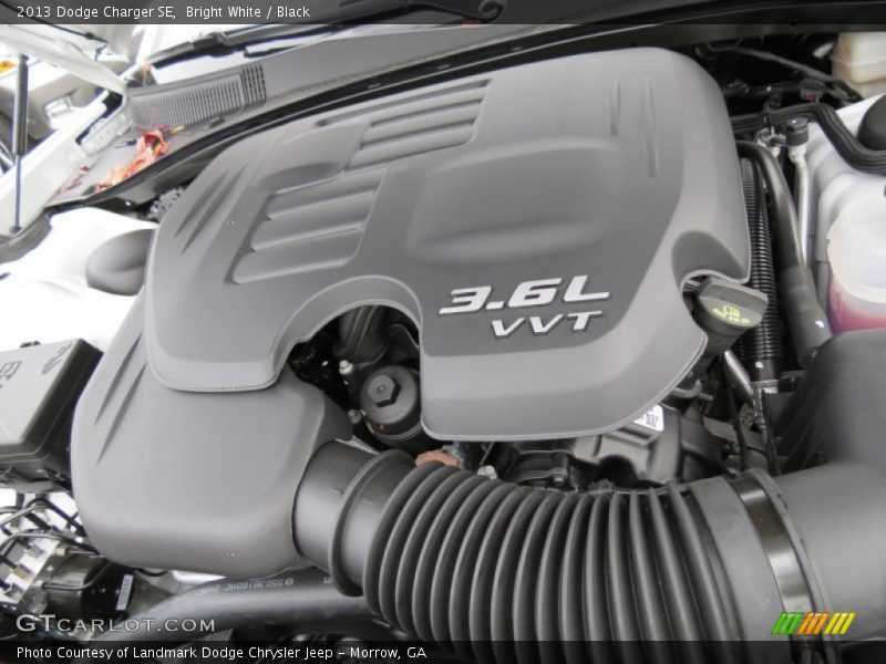 Bright White / Black 2013 Dodge Charger SE