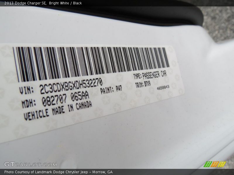 Bright White / Black 2013 Dodge Charger SE