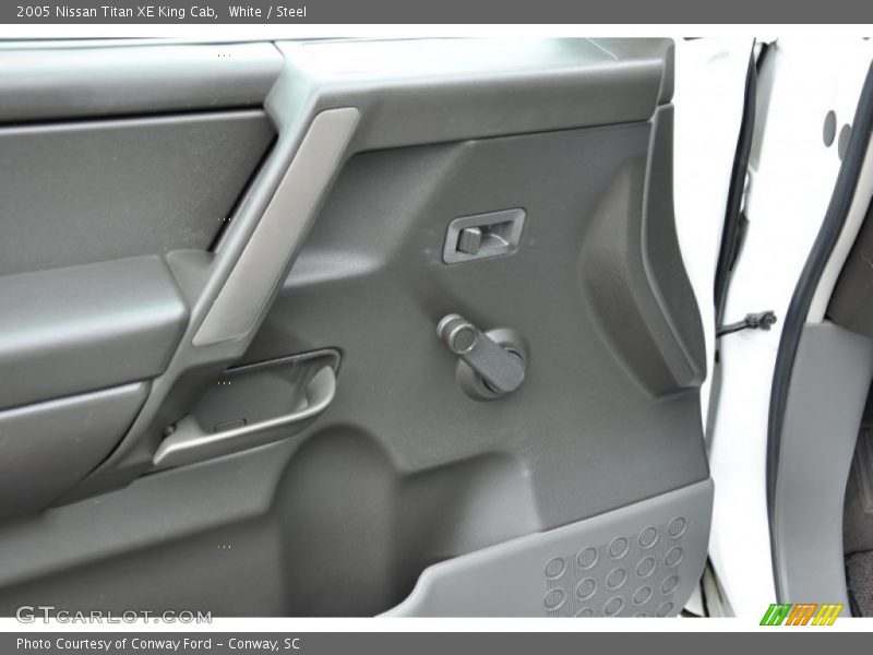 White / Steel 2005 Nissan Titan XE King Cab