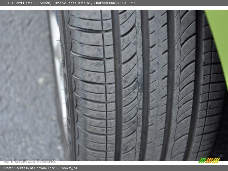 Lime Squeeze Metallic / Charcoal Black/Blue Cloth 2011 Ford Fiesta SEL Sedan