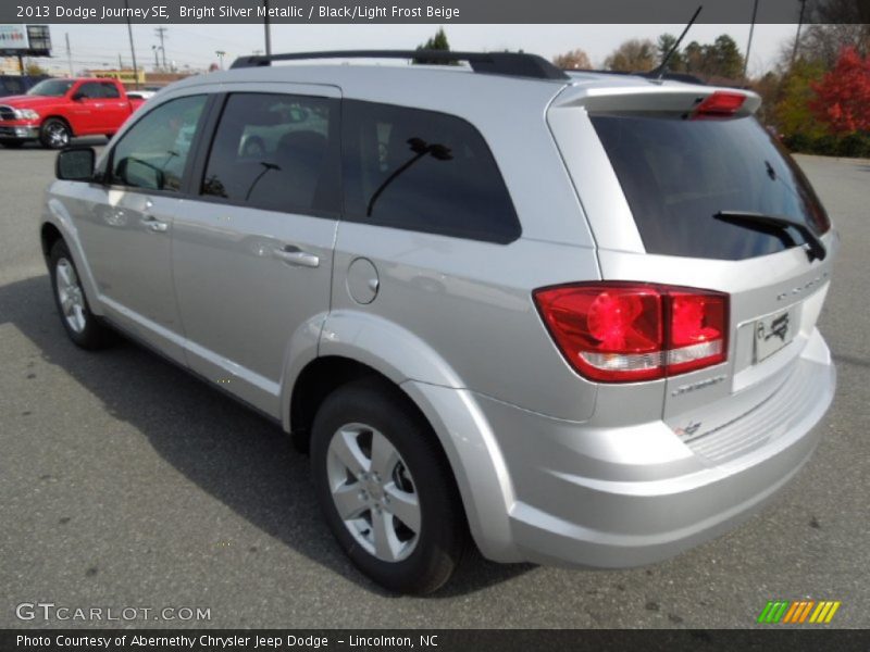 Bright Silver Metallic / Black/Light Frost Beige 2013 Dodge Journey SE