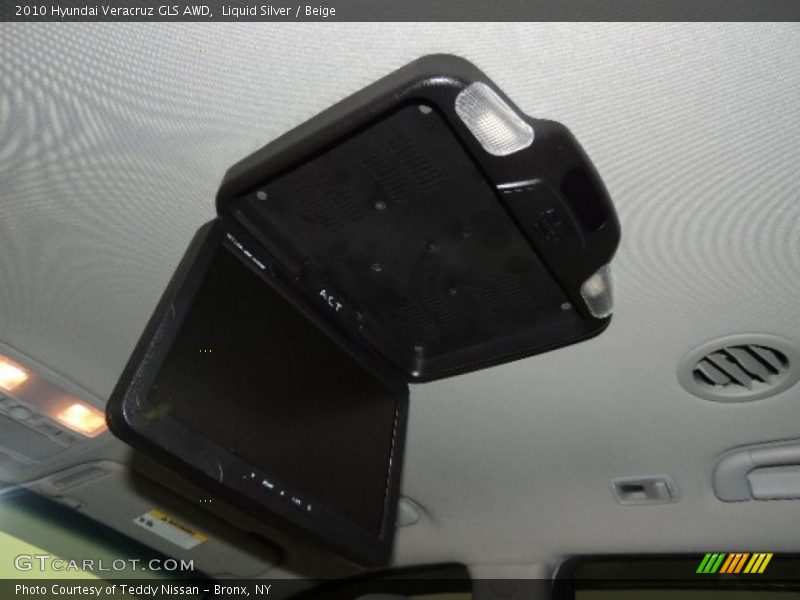 Liquid Silver / Beige 2010 Hyundai Veracruz GLS AWD