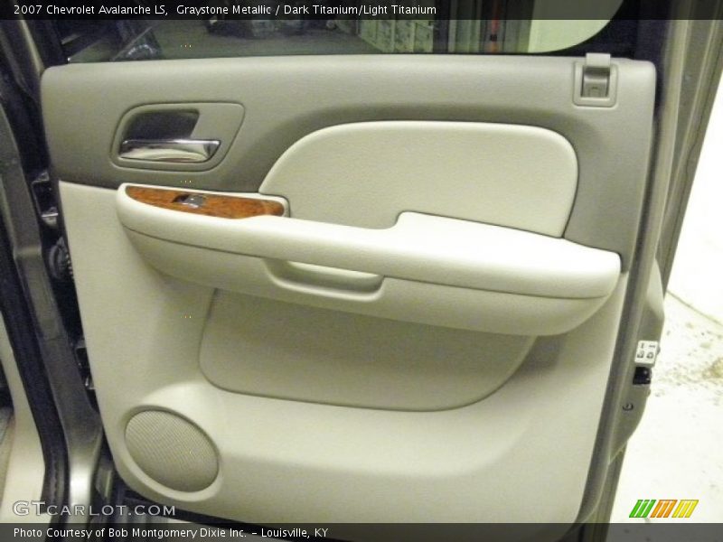 Graystone Metallic / Dark Titanium/Light Titanium 2007 Chevrolet Avalanche LS