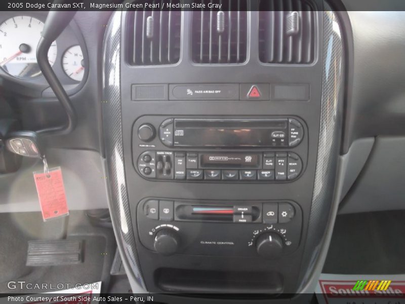 Magnesium Green Pearl / Medium Slate Gray 2005 Dodge Caravan SXT
