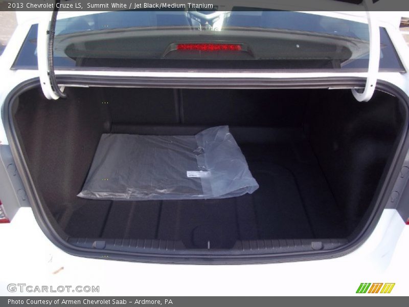 Summit White / Jet Black/Medium Titanium 2013 Chevrolet Cruze LS