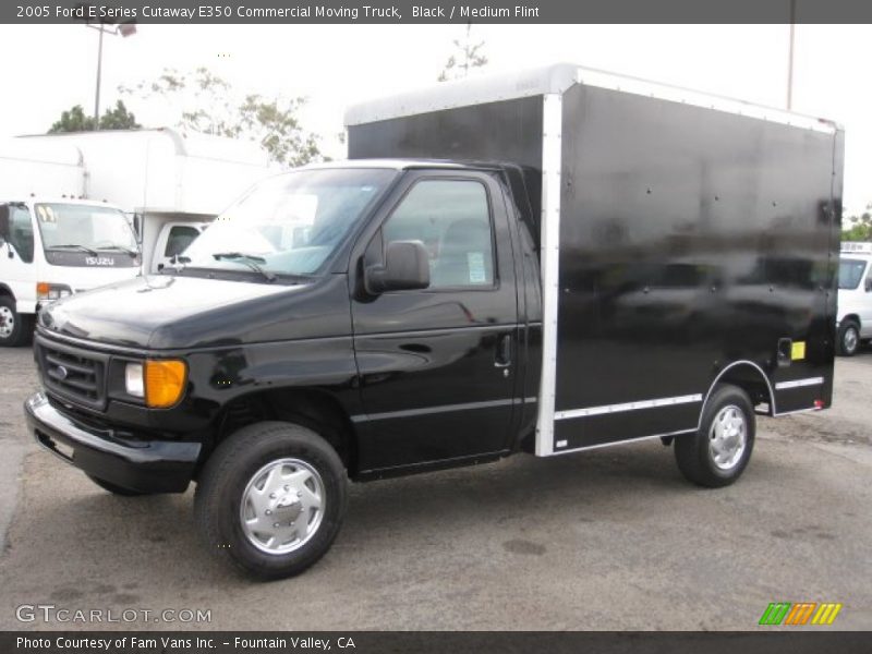 Front 3/4 View of 2005 E Series Cutaway E350 Commercial Moving Truck