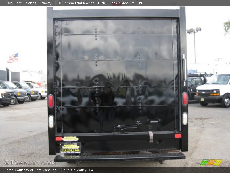 Black / Medium Flint 2005 Ford E Series Cutaway E350 Commercial Moving Truck